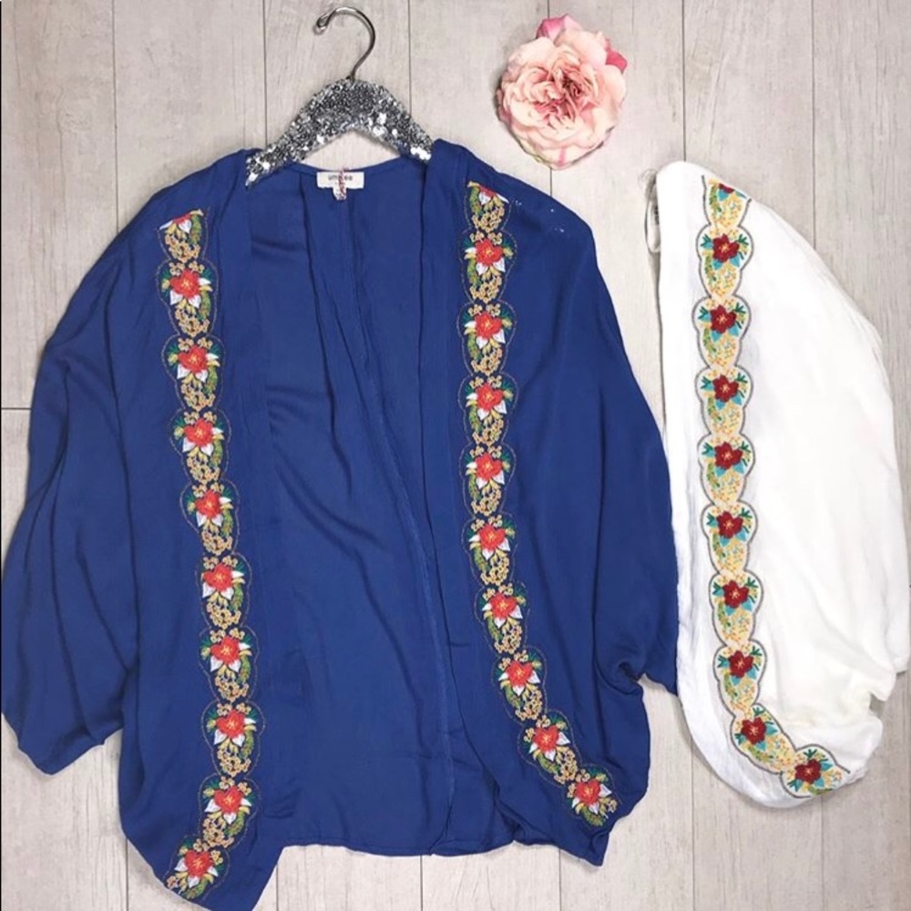 UMGEE Embroidered Kimono